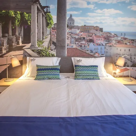 Famous Crows בית הארחה ליסבון