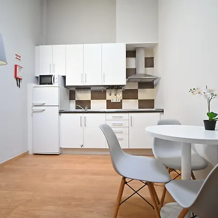 Famous Crows 4* ליסבון