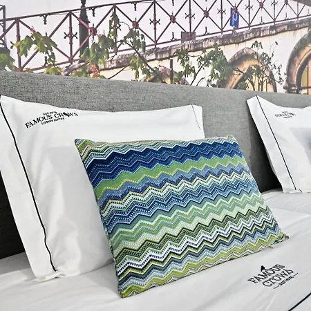 Famous Crows 4* ליסבון