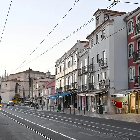 Famous Crows בית הארחה