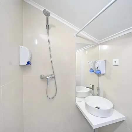 Famous Crows בית הארחה ליסבון