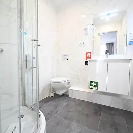 Famous Crows Pensionat 4*