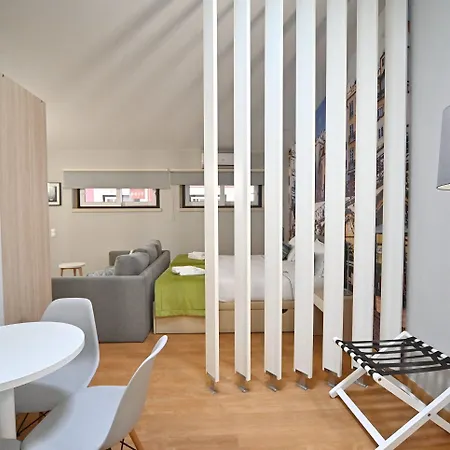 ゲストハウス Famous Crows 4*