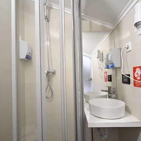 ゲストハウス Famous Crows リスボン