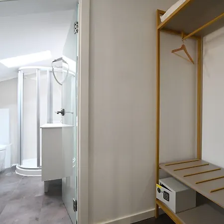 Famous Crows ゲストハウス 4*