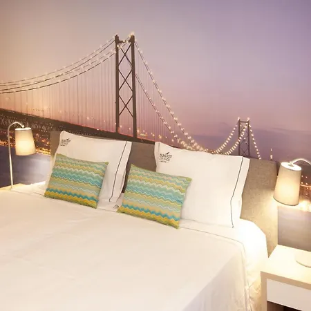 Famous Crows 4* リスボン