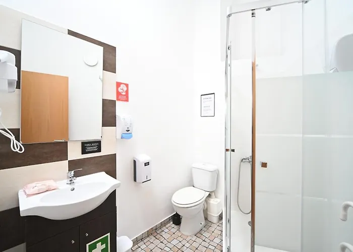 Famous Crows Casa de hóspedes 4*