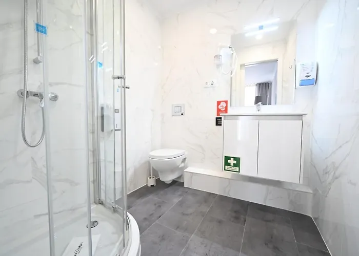 Famous Crows Casa de hóspedes 4*