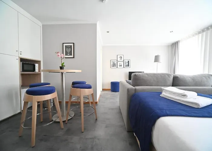 Famous Crows 4* Lisboa