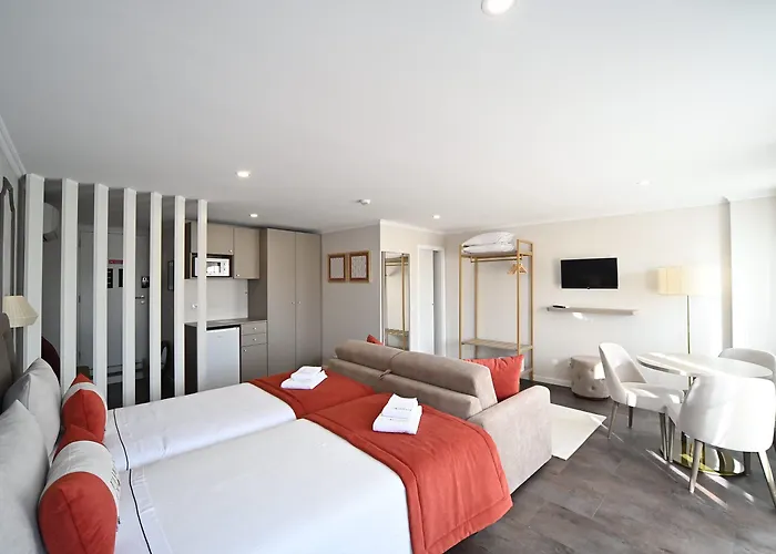 Famous Crows 4* Lisboa