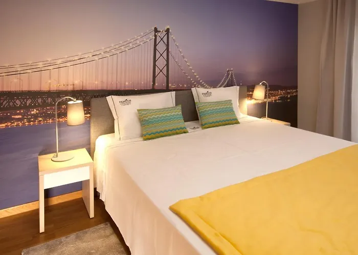 Famous Crows 4* Lisboa