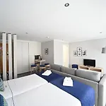 بيت ضيافة Famous Crows 4*