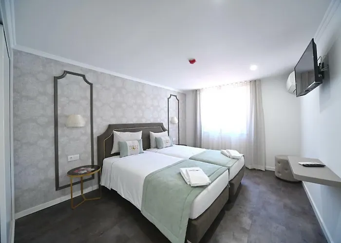 Famous Crows 4* Lisboa